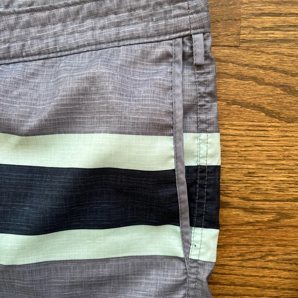Men’s Penguin Gray and Navy Bathing Suit Sz 34 Retro Coastal Beach Surfer swim